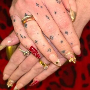 Red and gold press on nails